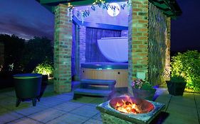 Lincoln Holiday Retreat Cottage With Private Hot Tub  United Kingdom